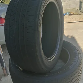 Roadstone 225/55/17