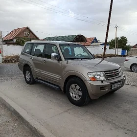 Mitsubishi Pajero 2001