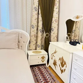 İtalyanskiy tualetnyy stolik