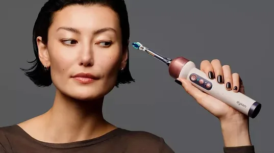 Dyson создала зубную щетку с камерой. Она «умная» и стоит $500