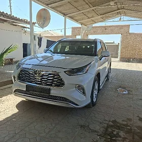Toyota Highlander 2021