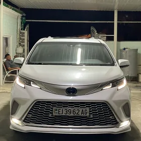 Toyota Sienna 2023