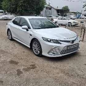 Toyota Camry 2021