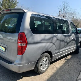 Hyundai H-1 2011
