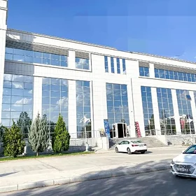 1100m² pomişenýe 1etaž magazin