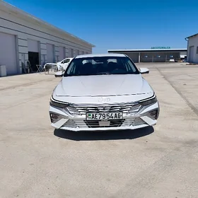 Hyundai Elantra 2023