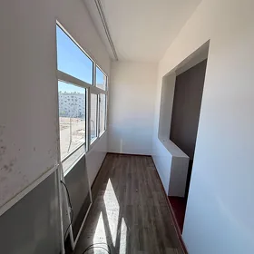 Hoşal markeda golaý satlyk jaý