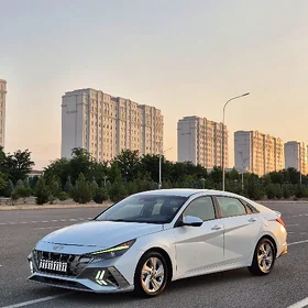 Hyundai Elantra 2022