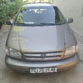 Toyota Sienna 1999