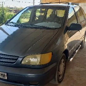 Toyota Sienna 2002