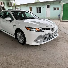 Toyota Camry 2018