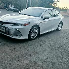 Toyota Camry 2021