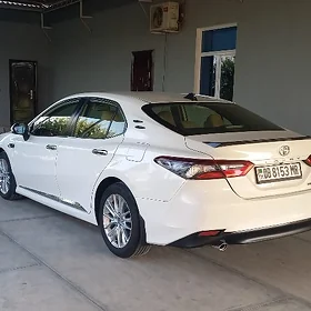 Toyota Camry 2021