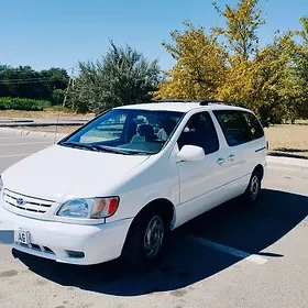 Toyota Sienna 2002