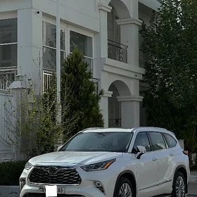 Toyota Highlander 2021