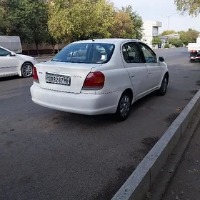Toyota Echo 2004