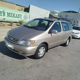 Toyota Sienna 2002