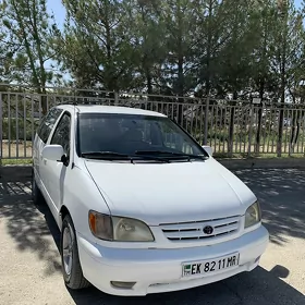 Toyota Sienna 2002
