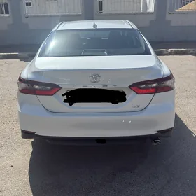 Toyota Camry 2021