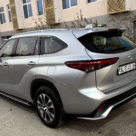 Toyota Highlander 2021