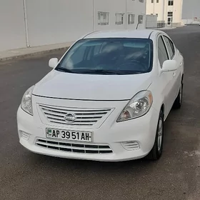 Nissan Versa 2012