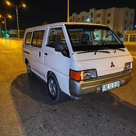 Mitsubishi L300 1988