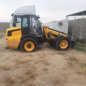 Case STX325 Accusteer 2010