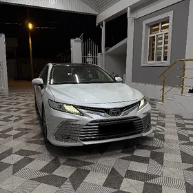 Toyota Camry 2021