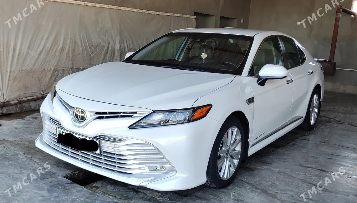 Toyota Camry 2019 - 1