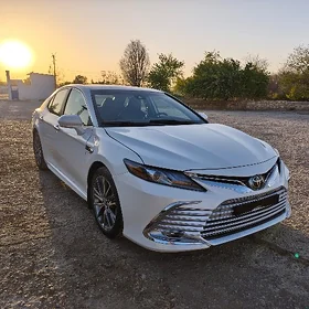 Toyota Camry 2021