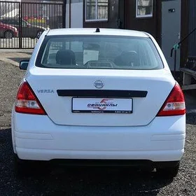 Nissan Versa bagaz morda