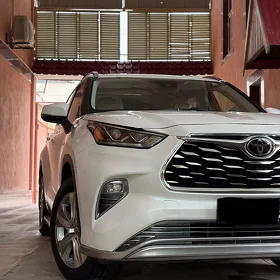 Toyota Highlander 2021