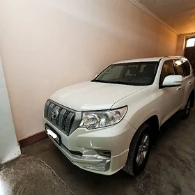 Toyota Land Cruiser Prado 2023