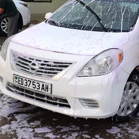 Nissan Versa 2012