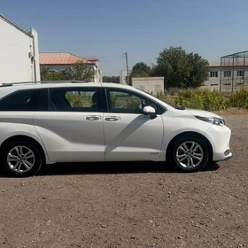 Toyota Sienna 2021