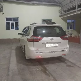 Toyota Sienna 2019
