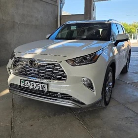 Toyota Highlander 2021