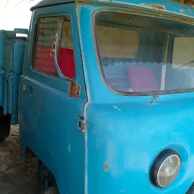 UAZ 452 1980