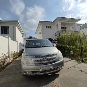 Hyundai H-1 2011