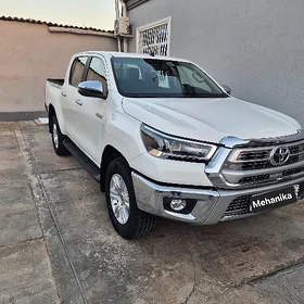 Toyota Hilux 2023