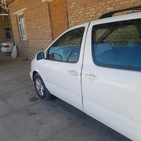 Toyota Sienna 2002