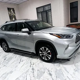 Toyota Highlander 2021