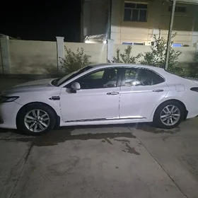 Toyota Camry 2021