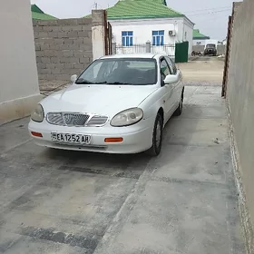 Daewoo Leganza 1998