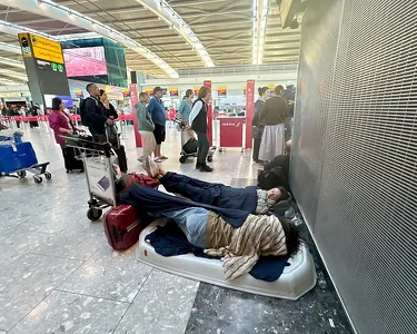 Сбой в системе британских аэропортов привел к отмене более 2 тыс. рейсов