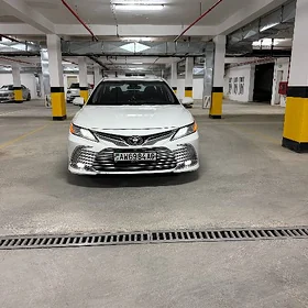 Toyota Camry 2021