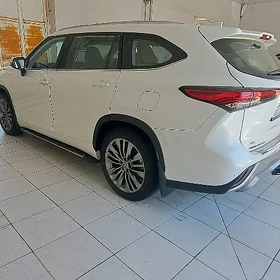 Toyota Highlander 2021