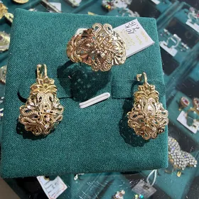 gyzyl Kamplekt