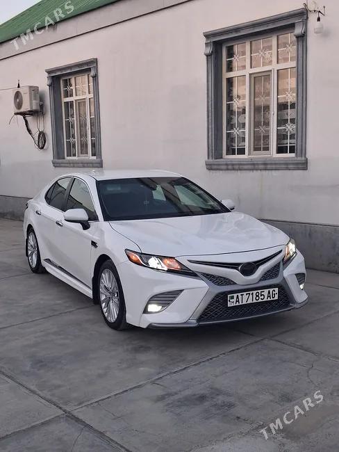 Toyota Camry 2018 - 1