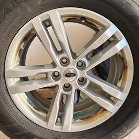 265/60/R18 Ford Explorer